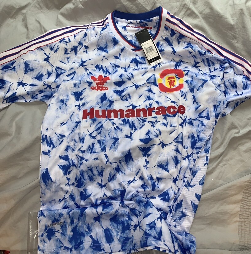 man utd human race shirt